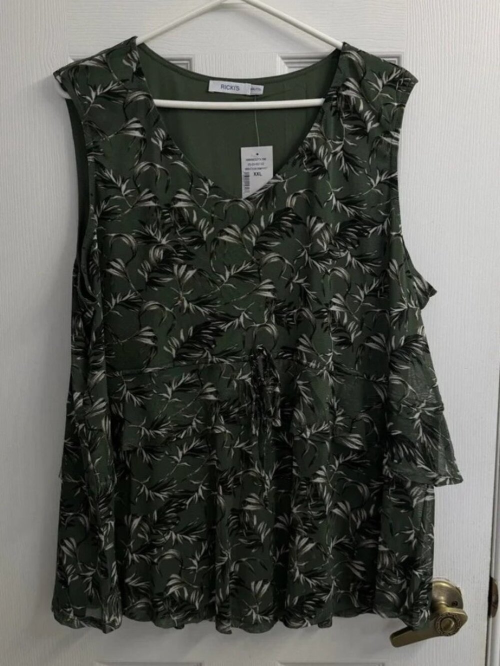 Ricki’s Olive Green Leaf Print Tiered Tank Women's XXL NWT Boho V Neck Blouse